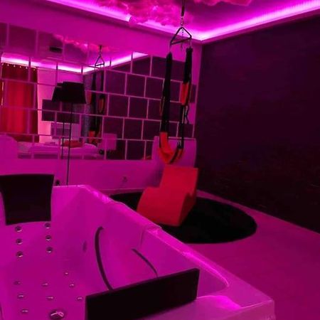 Апартаменты Jeu De Regards - Jacuzzi/Balneo Courcouronnes Экстерьер фото