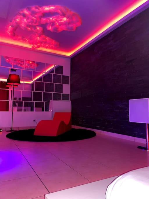 Апартаменты Jeu De Regards - Jacuzzi/Balneo Courcouronnes Экстерьер фото