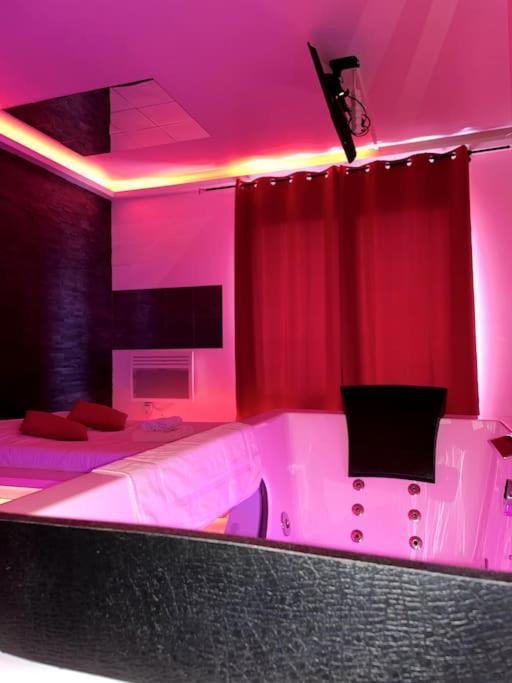 Апартаменты Jeu De Regards - Jacuzzi/Balneo Courcouronnes Экстерьер фото